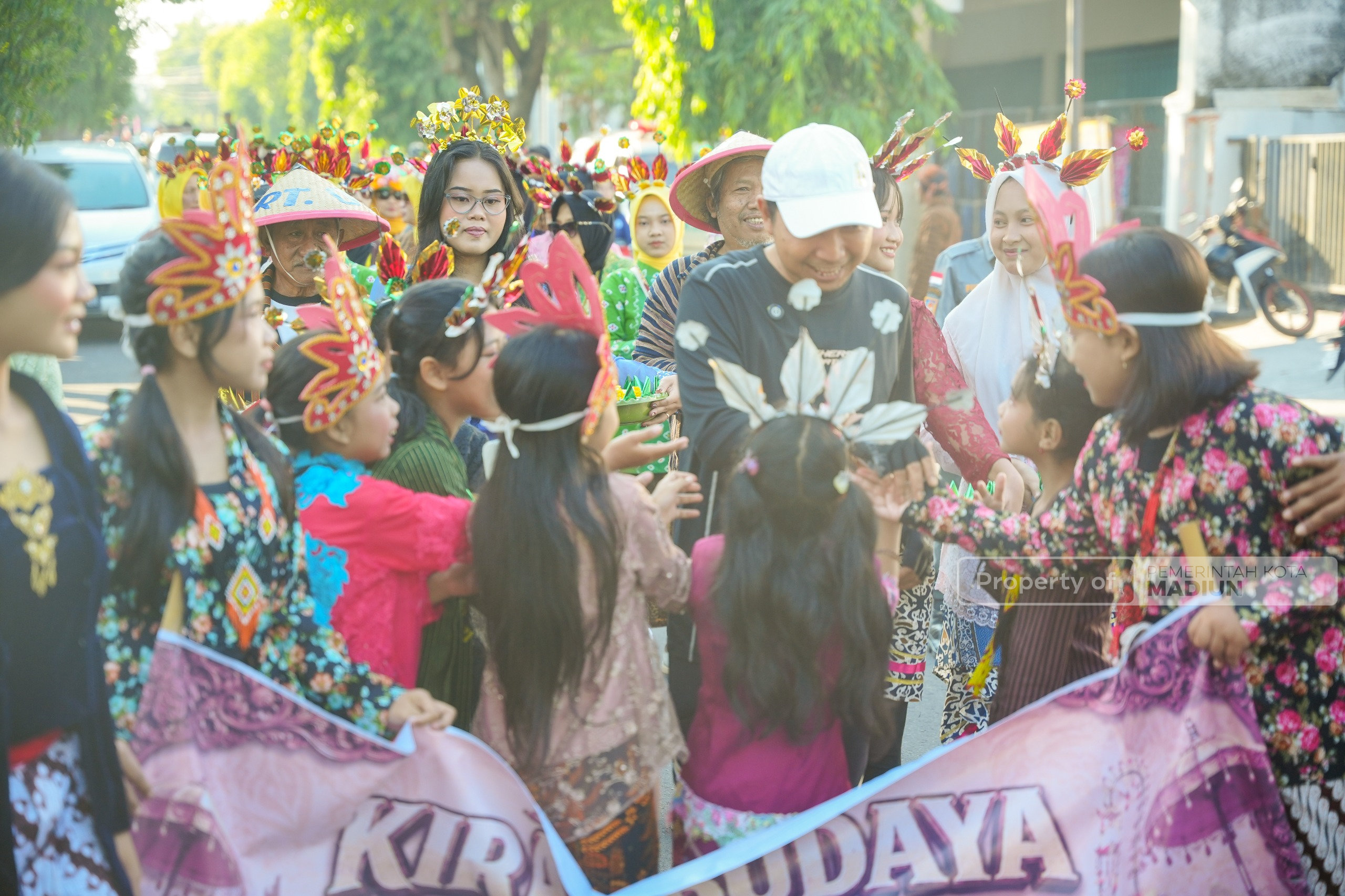 Plt Wali Kota Madiun Tegaskan Komitmen Lestarikan Budaya saat Berangkatkan Kirab Bersih Desa Kartoharjo