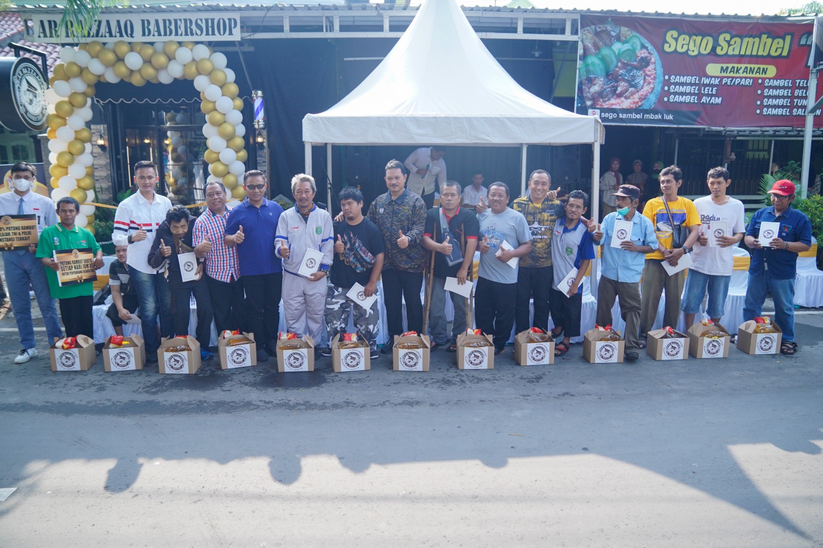 Hadiri Pembukaan Barbershop, Wali Kota Pelaku Usaha Ramaikan Ekonomi Kota