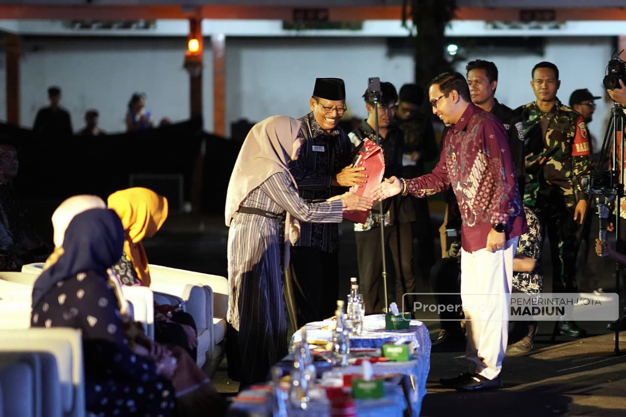 Malam Kenegaraan di Kota Madiun, Plt Wali Kota Ajak Perkuat Gotong Royong dan Peduli Sesama