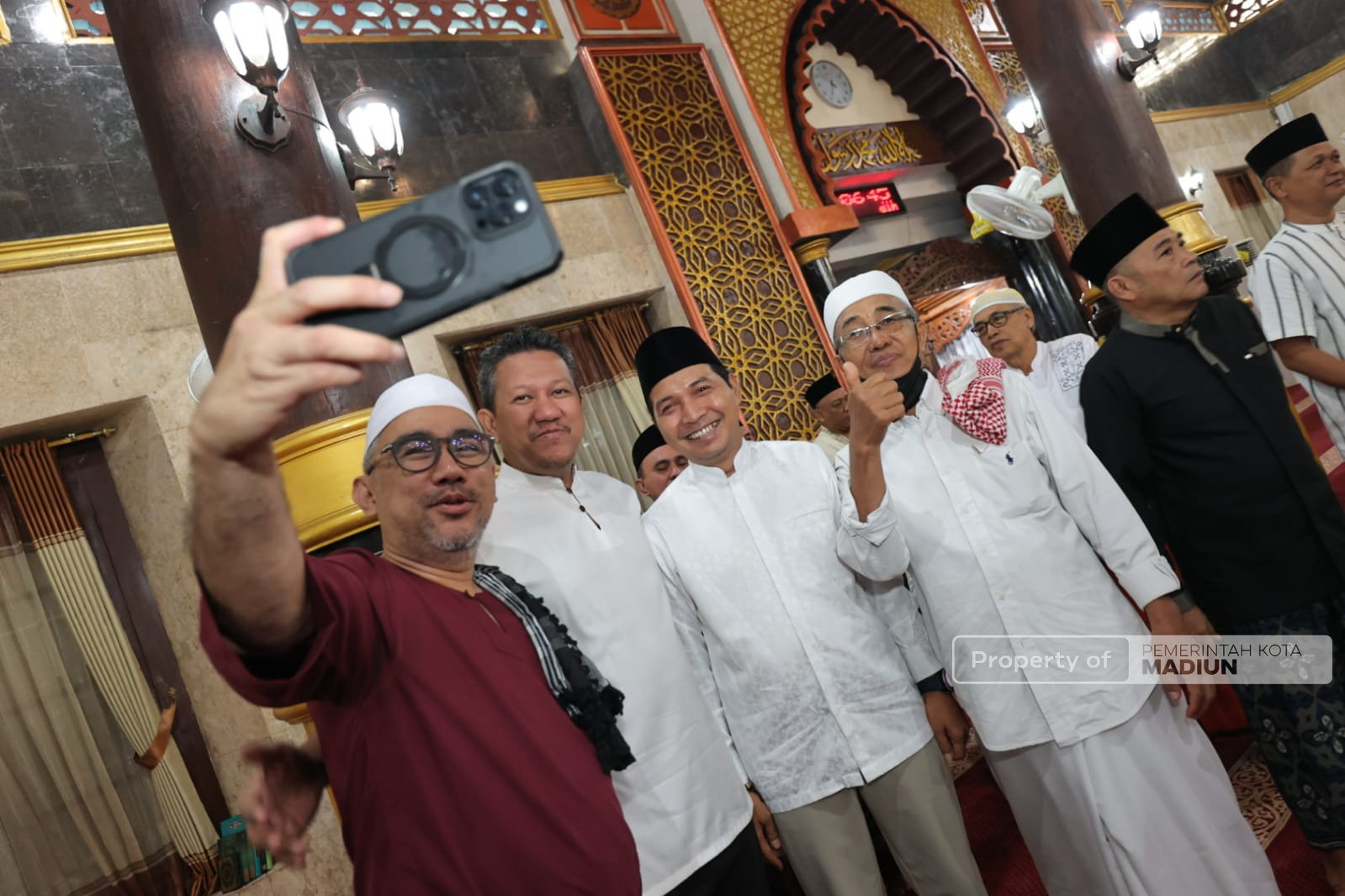 Salat Iduladha di Masjid Baitul Hakim, Plt Wali Kota Madiun Ajak Perkuat Gotong Royong dan Kebersamaan