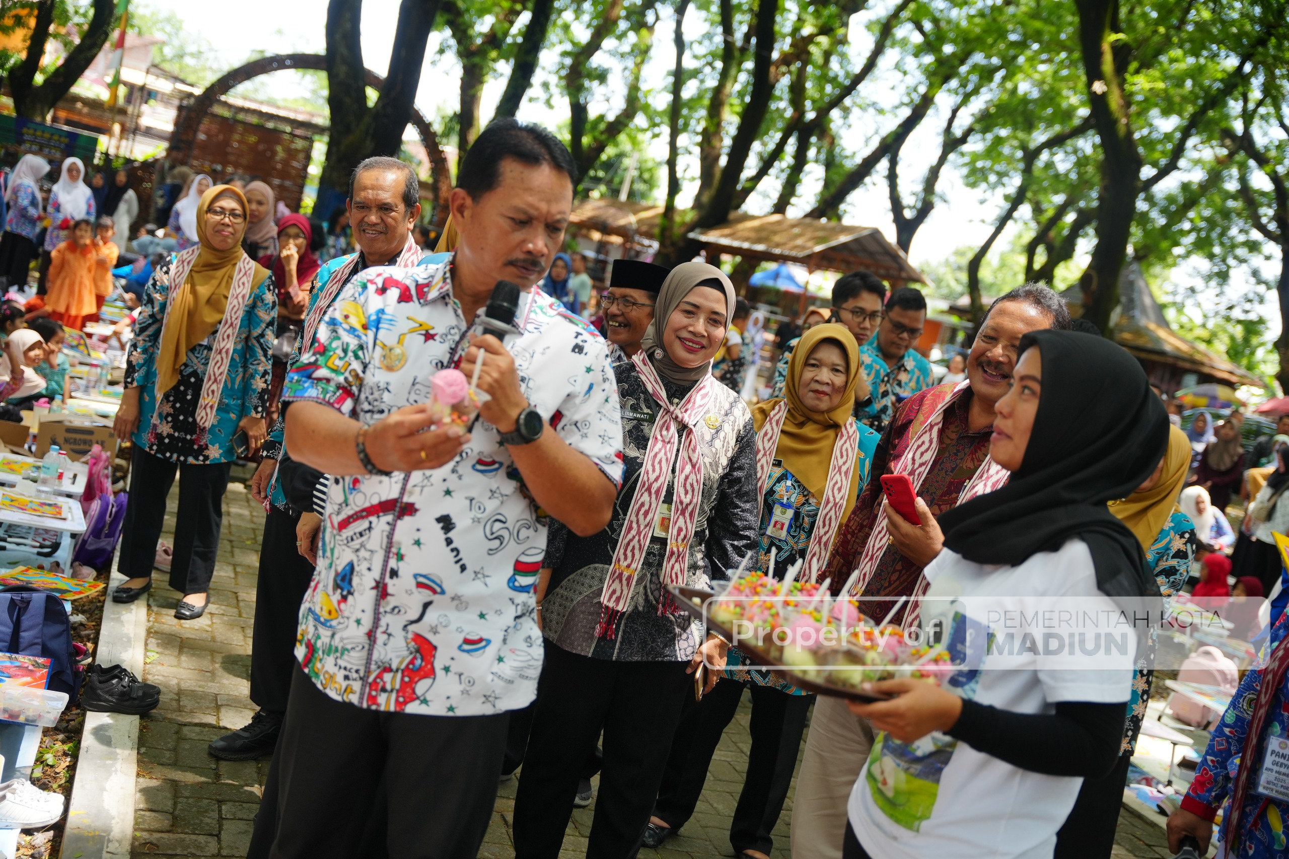 Ratusan Anak TK di Madiun Belajar Membatik, Wali Kota: Potensinya Luar Biasa