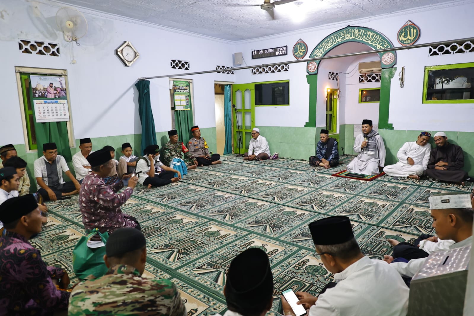 Ibadah Sembari Serap Aspirasi, Wali Kota Ikuti Tarawih Bersama Warga Di Musala Jannatul Firdaus