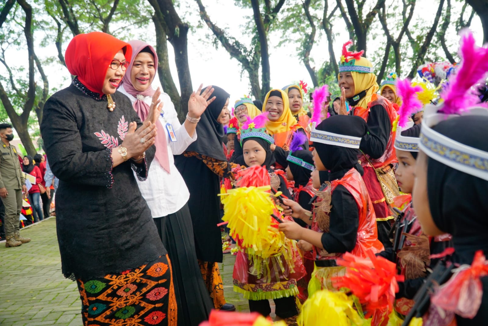 Peringati Hardiknas dan Hari Kartini, 1.600 Anak TK se-Kecamatan Taman Gelar Pawai Budaya, Bunda PAUD Beri Apresiasi