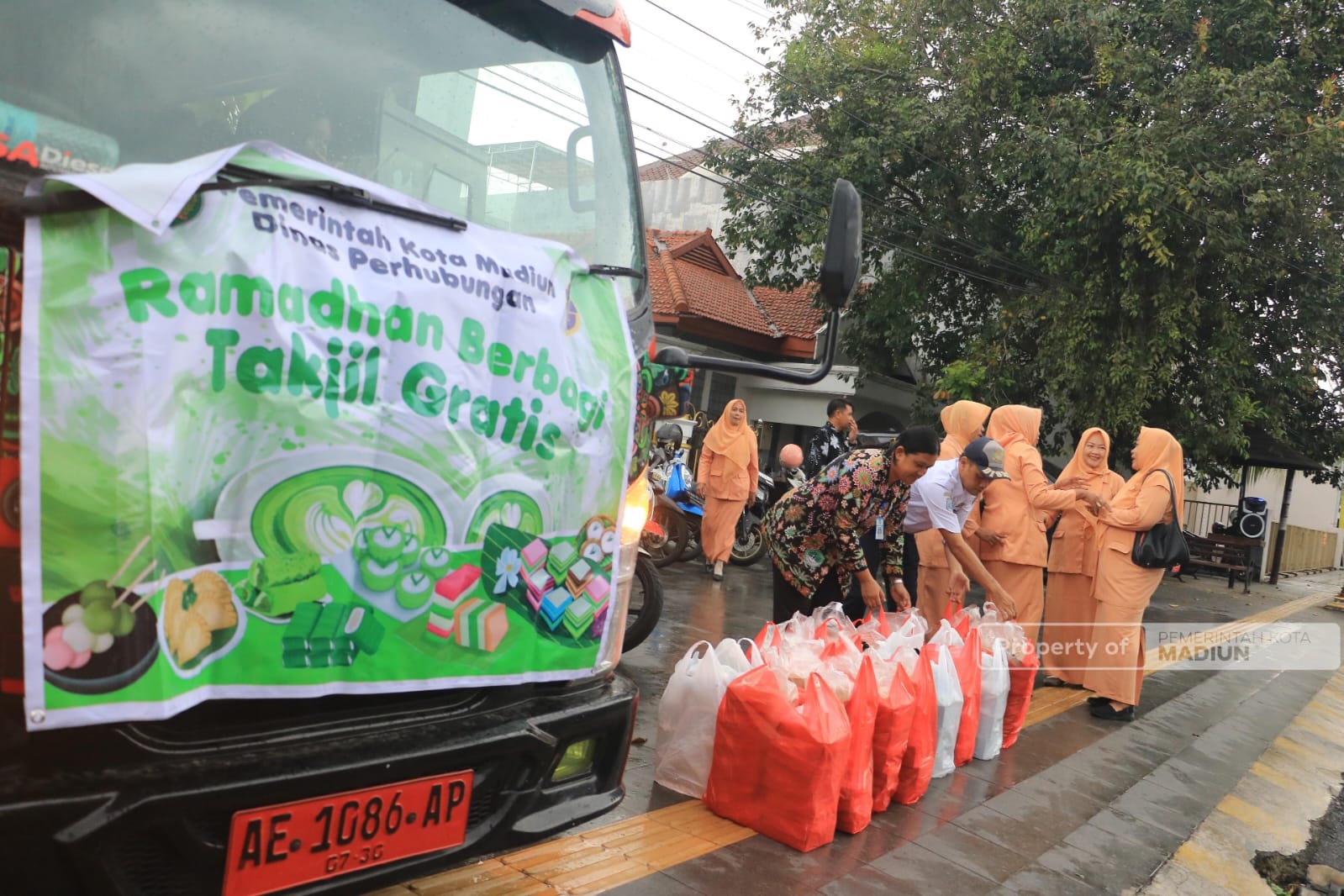 Program Berbagi Takjil Pemkot Madiun, OPD Bagikan Ratusan Paket Selama Ramadan