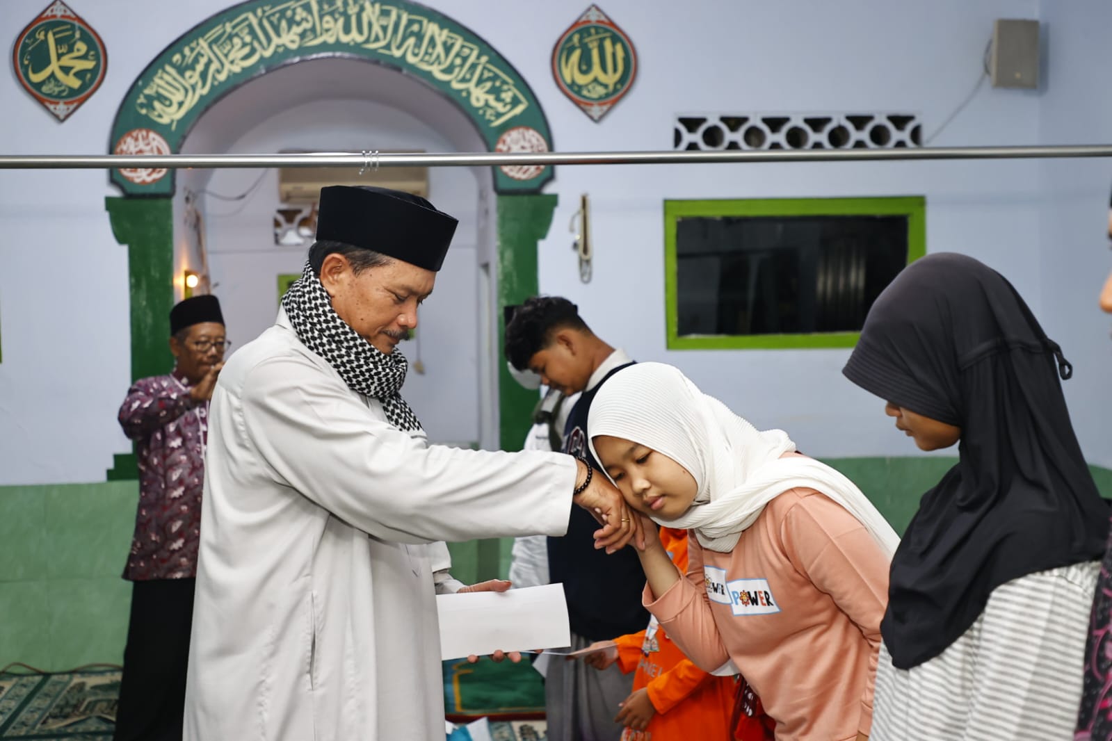 Ibadah Sembari Serap Aspirasi, Wali Kota Ikuti Tarawih Bersama Warga Di Musala Jannatul Firdaus