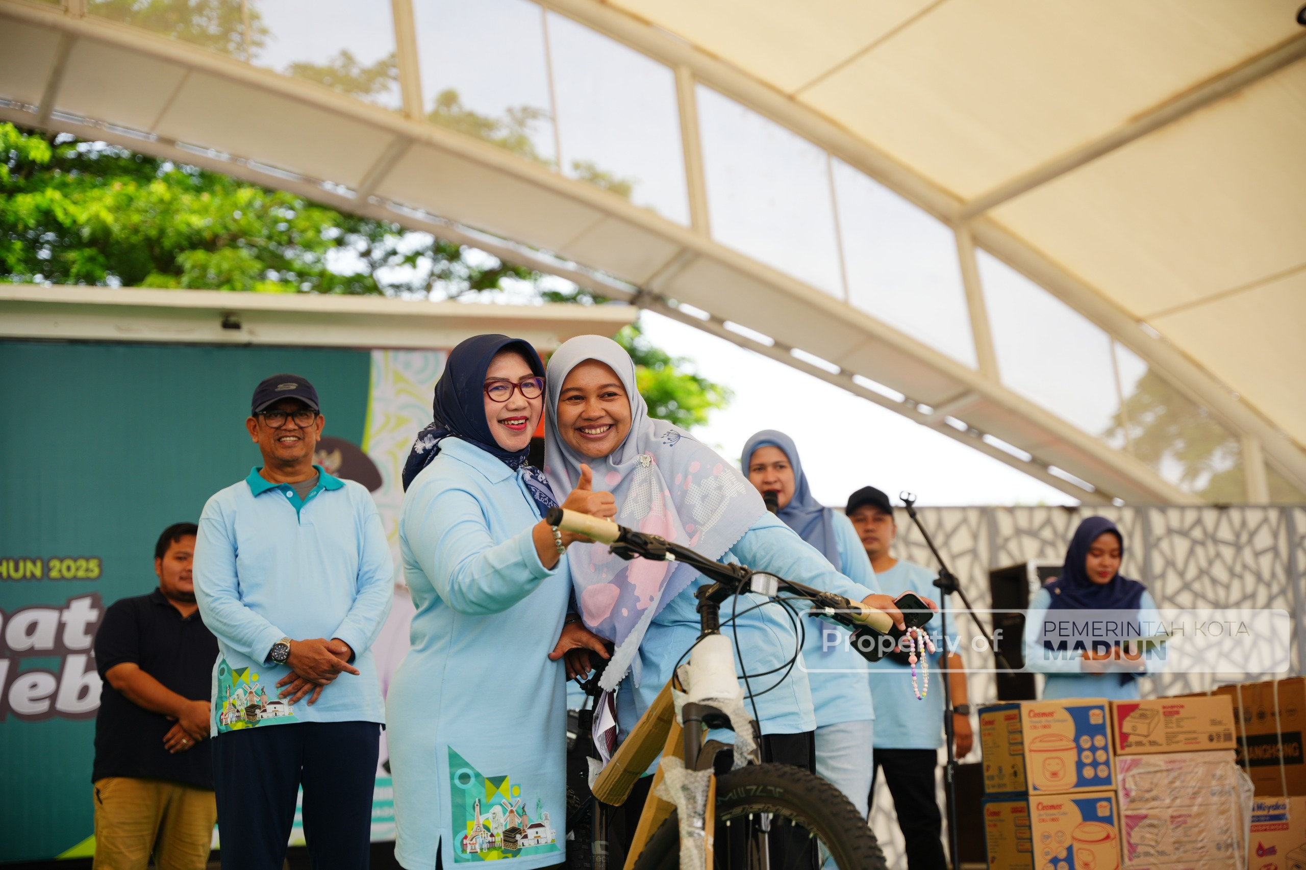 Peringatan HKN ke-61, Sekda Kota Madiun Pimpin Jalan Sehat dan Tekankan Pentingnya Generasi Sehat