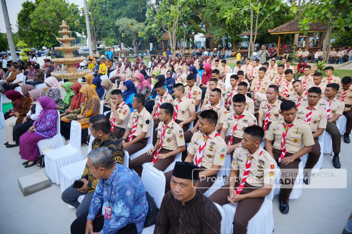 Gubernur Khofifah Resmikan Masjid Baitus Sholihin SMAN 3 Taruna Angkasa Madiun