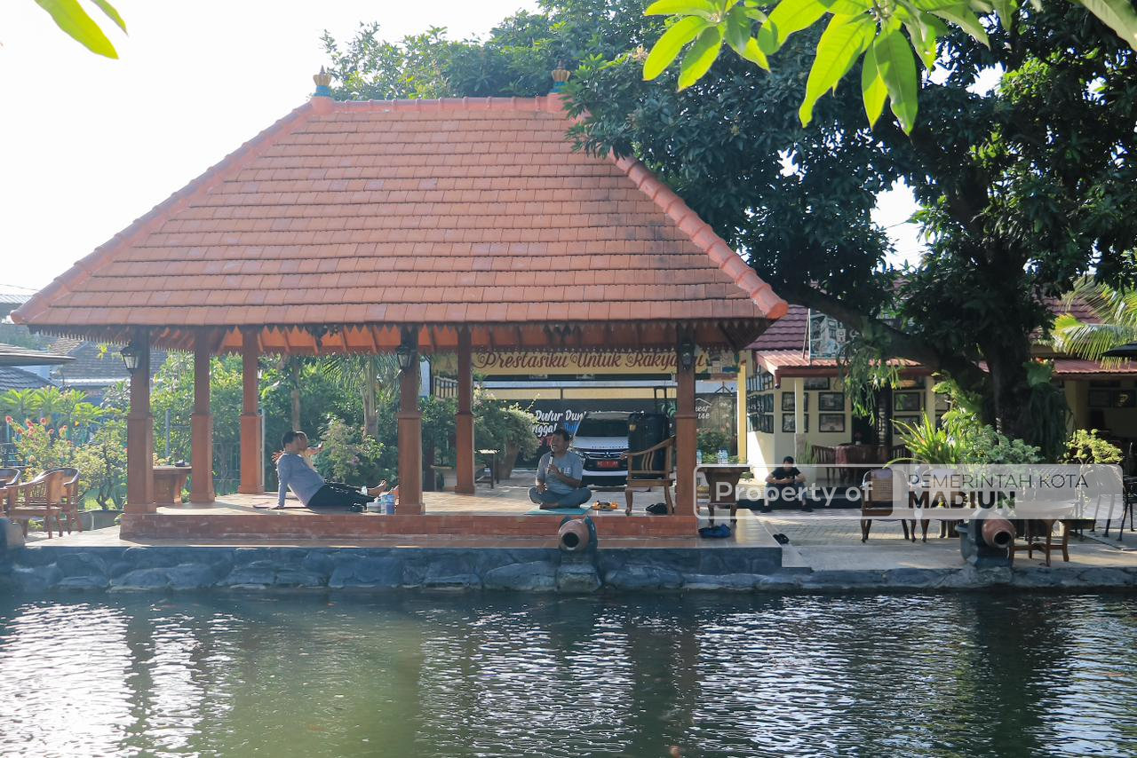 Di Tengah Padat Agenda, Wali Kota Madiun Tetap Jaga Kesehatan Lewat Yoga Pagi