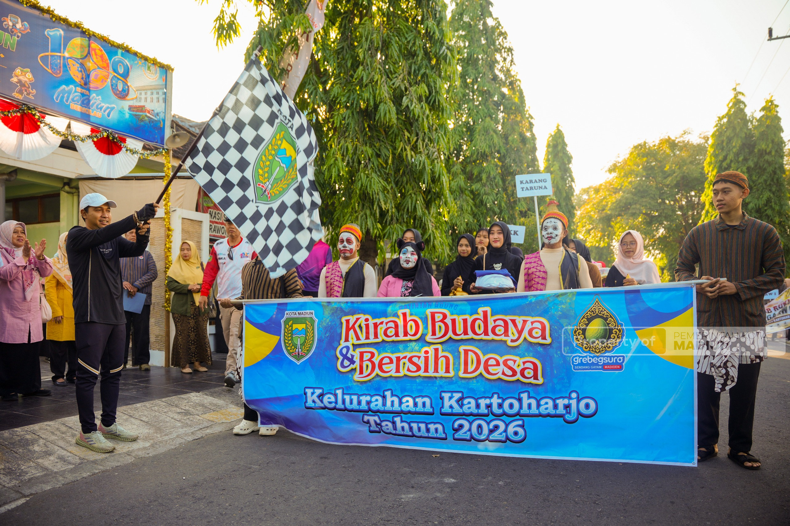 Plt Wali Kota Madiun Tegaskan Komitmen Lestarikan Budaya saat Berangkatkan Kirab Bersih Desa Kartoharjo
