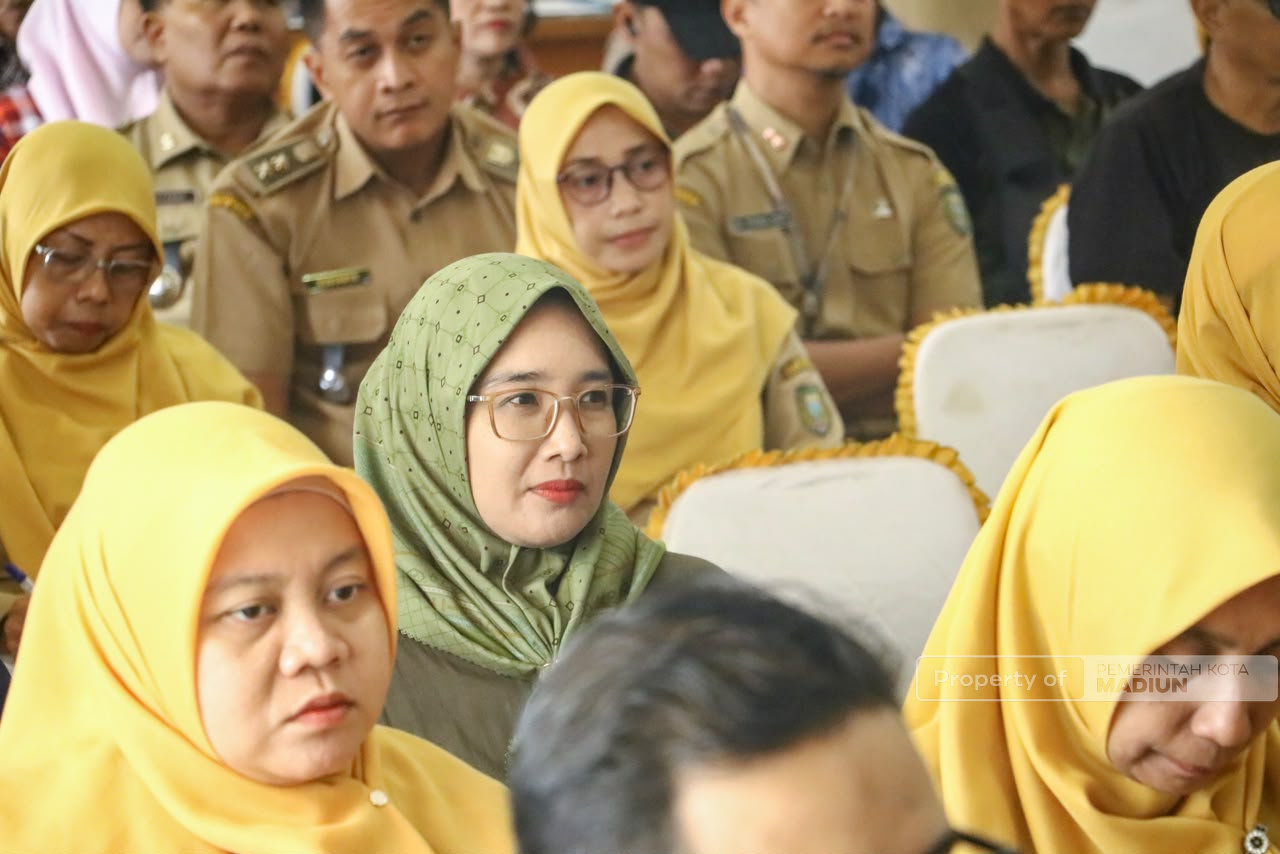 Beri Pembinaan PKL, Plt Wali Kota Tegaskan PKL Wajib Jaga Kebersihan