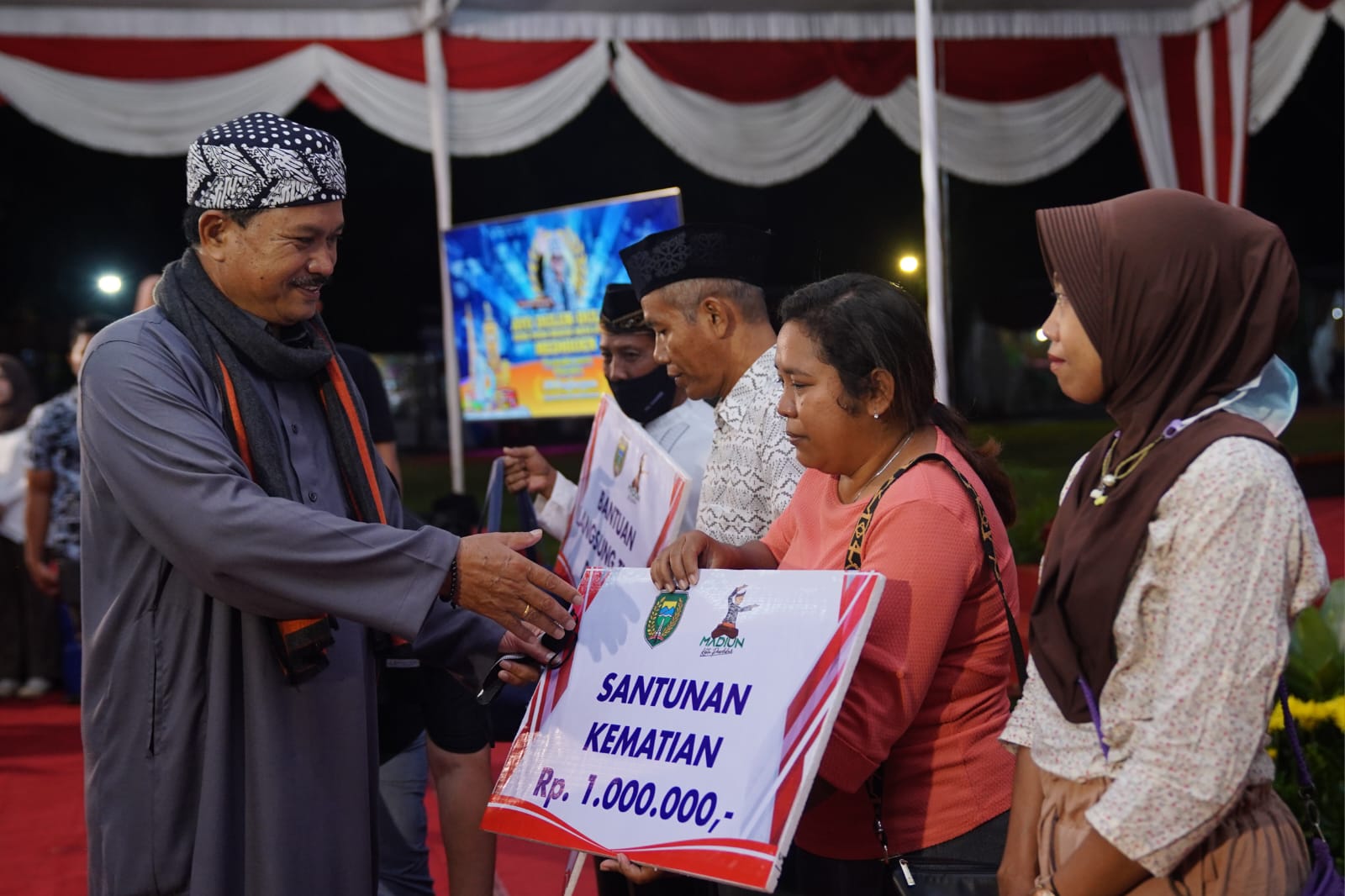 WBR di Kecamatan Manguharjo, Wali Kota Sampaikan Informasi Hingga Serahkan Hadiah Lomba Kebersihan Makam
