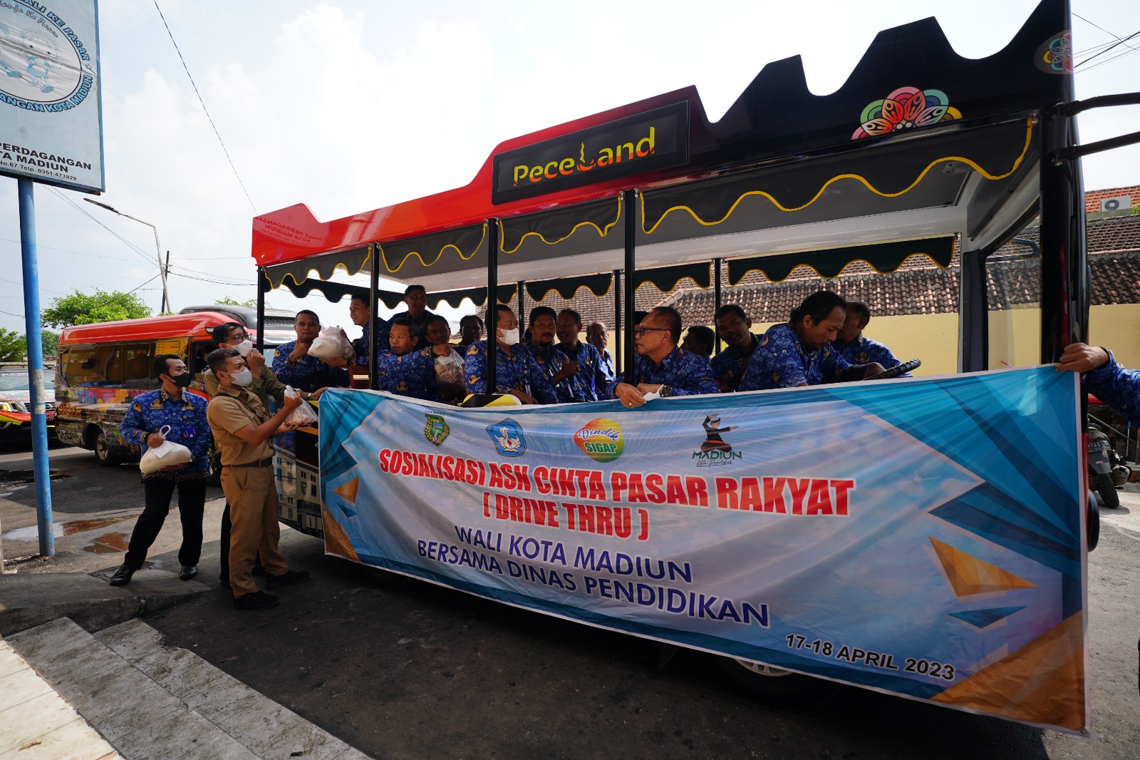 Pemkot Madiun Sosialisasikan Belanja Drive Thru Di PBM, Gunakan Aplikasi Agar Lebih Cepat Tanpa Turun Dari Kendaraan