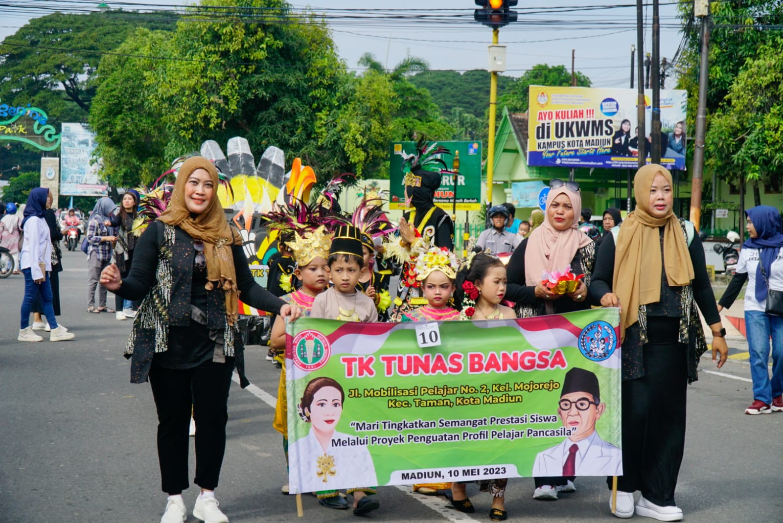 Peringati Hardiknas dan Hari Kartini, 1.600 Anak TK se-Kecamatan Taman Gelar Pawai Budaya, Bunda PAUD Beri Apresiasi