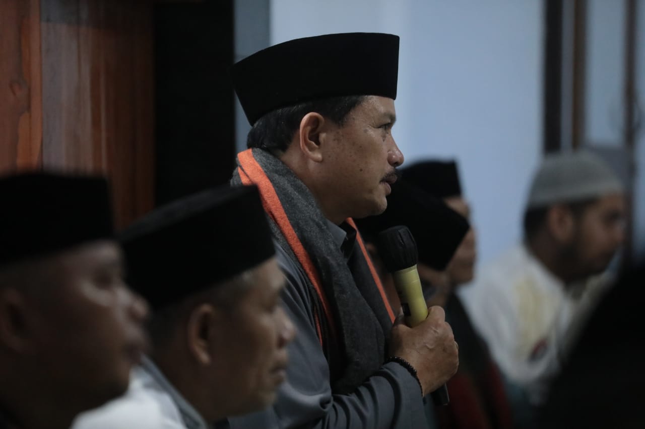 Shalat Isya Berjamaah Di Darul Muttaqien, Wali Kota Sampaikan Oleh-oleh Dari Negeri Kincir Angin