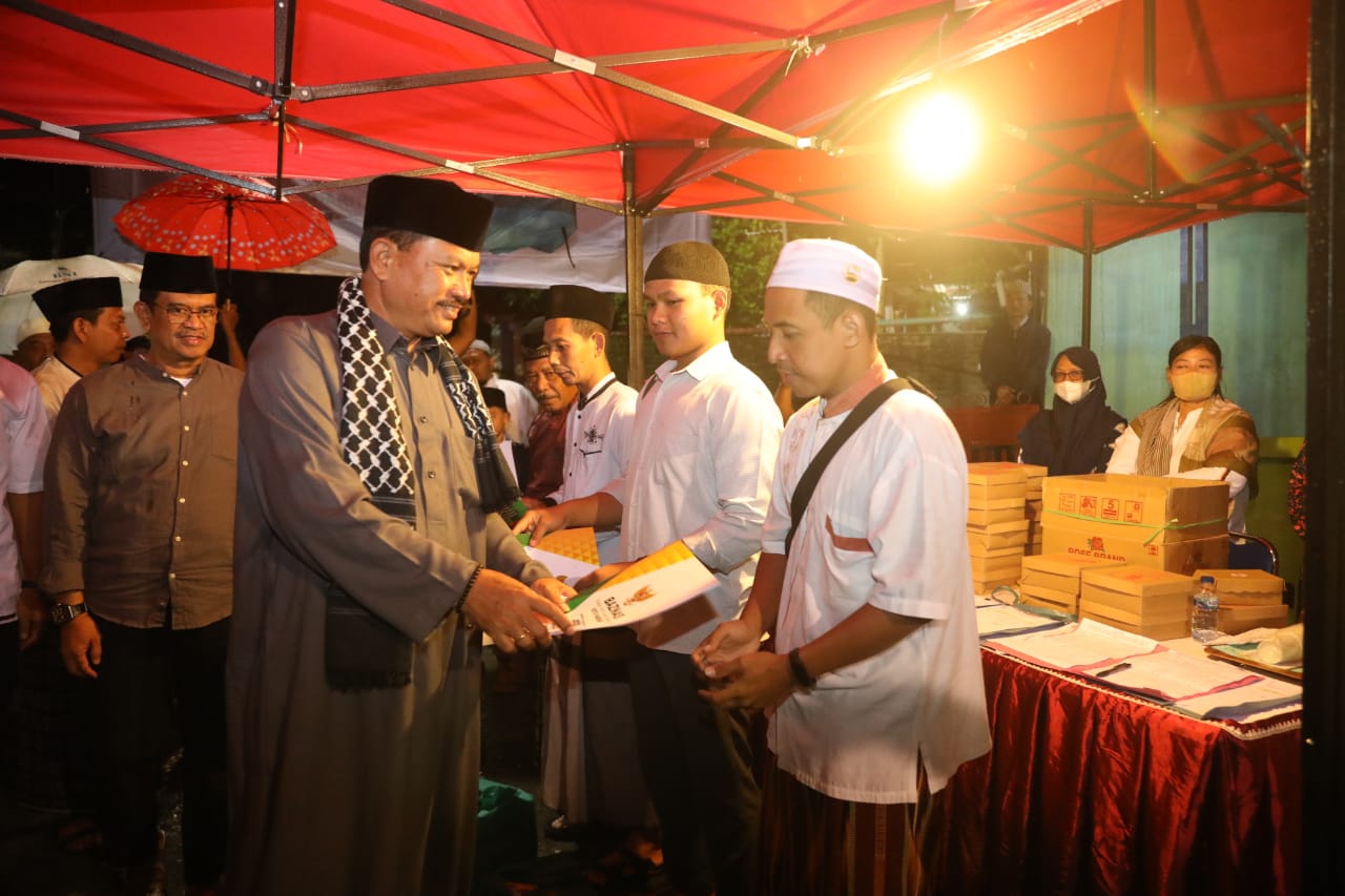 Isya Berjamaah di Musala Baitul Muttaqin, Wali Kota Ajak Masyarakat Sampaikan Aspirasi