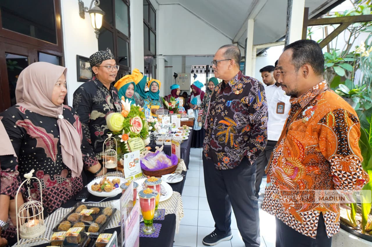 Ketua TP PKK Provinsi Jatim Arumi Terpukau Hasil Cipta Kreasi Jajan Khas Peringatan Hari Jadi, Plt Wali Kota Bakal Patenkan Produk Pemenang dan Beri Pelatihan Khusus