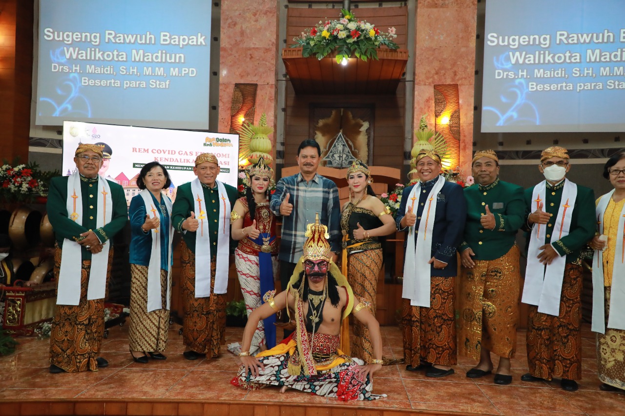 Hadiri Misa Natal Di Gereja, Wali Kota Ajak Jemaat Doakan Kota Madiun