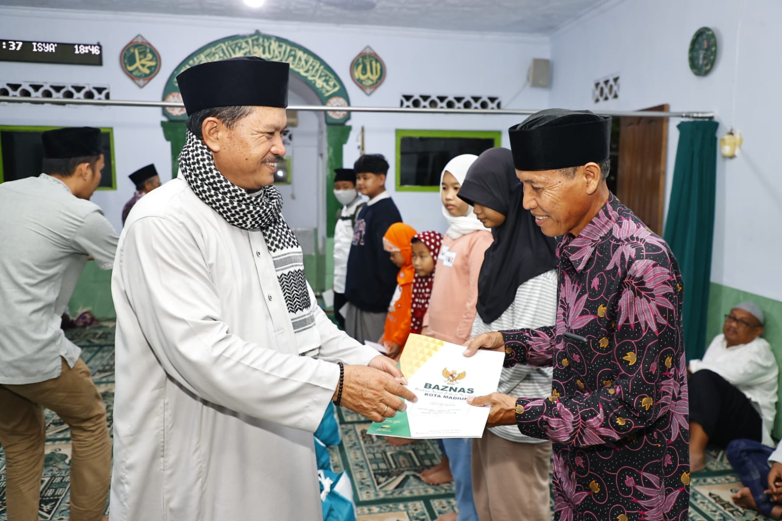 Ibadah Sembari Serap Aspirasi, Wali Kota Ikuti Tarawih Bersama Warga Di Musala Jannatul Firdaus