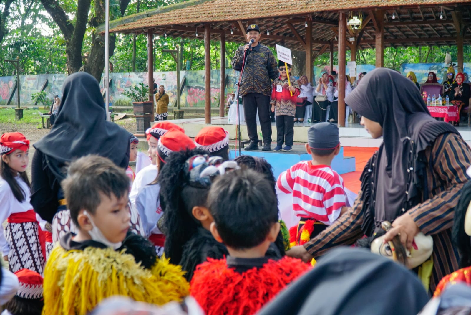 Peringati Hardiknas dan Hari Kartini, 1.600 Anak TK se-Kecamatan Taman Gelar Pawai Budaya, Bunda PAUD Beri Apresiasi
