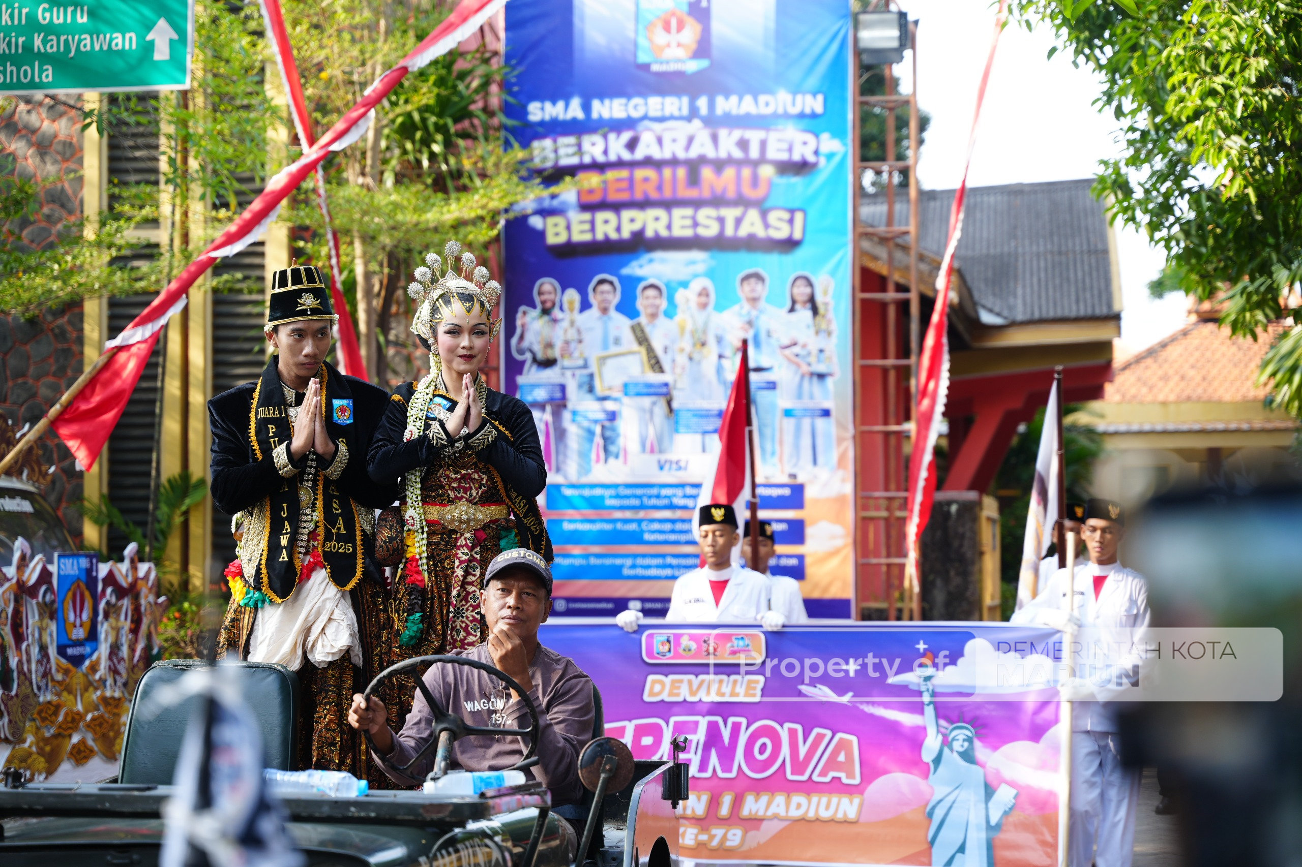 Berangkatkan Pawai Budaya HUT ke-79 Smasa, Wali Kota: Sekolah Ini Kualitasnya Juga Harus Nomor Satu