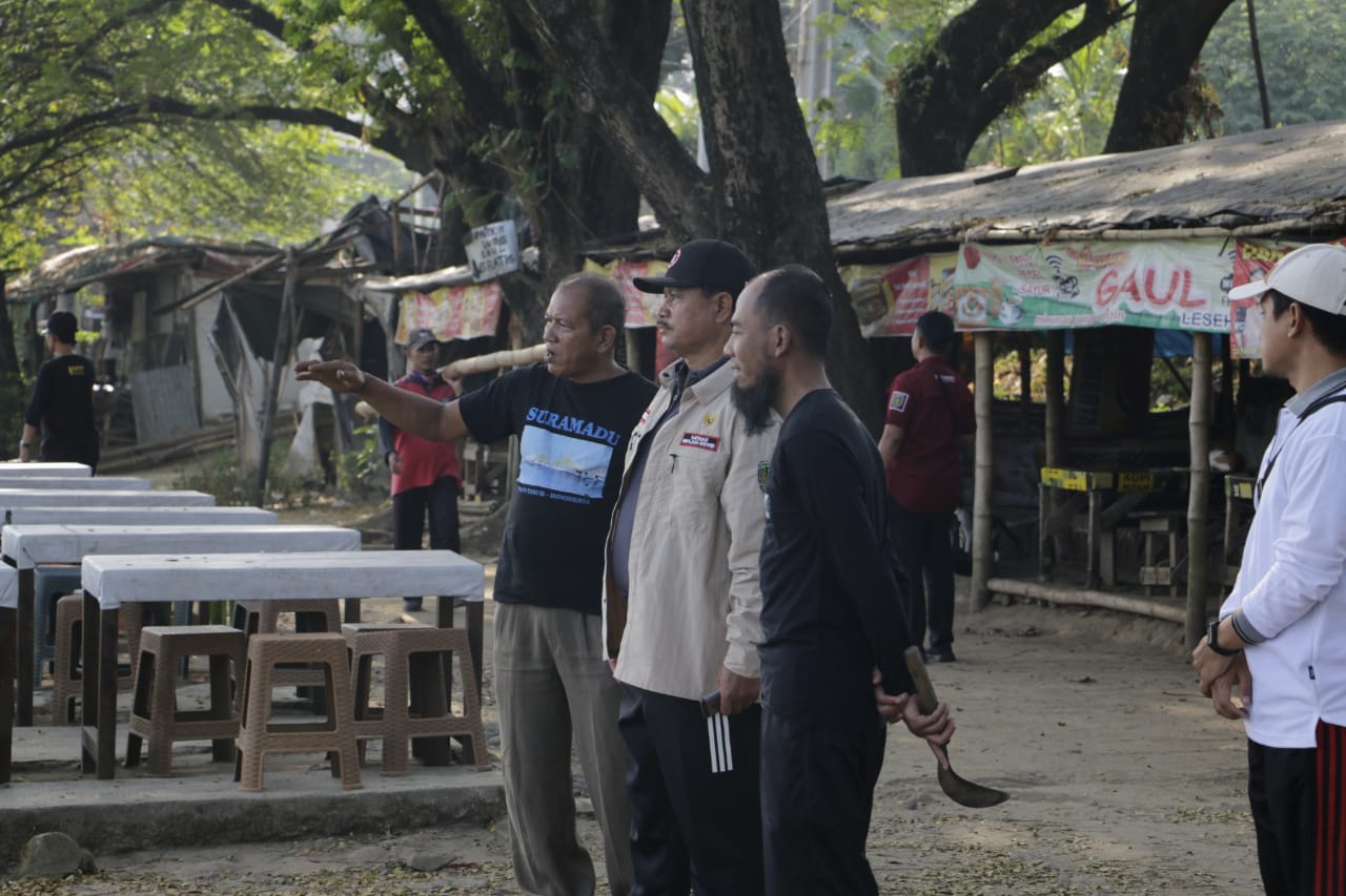 Kerja Bakti Bersama Warga di Lapak Pancasoka, Wali Kota Harap Kebersihan dan Kenyamanan Terus Dijaga