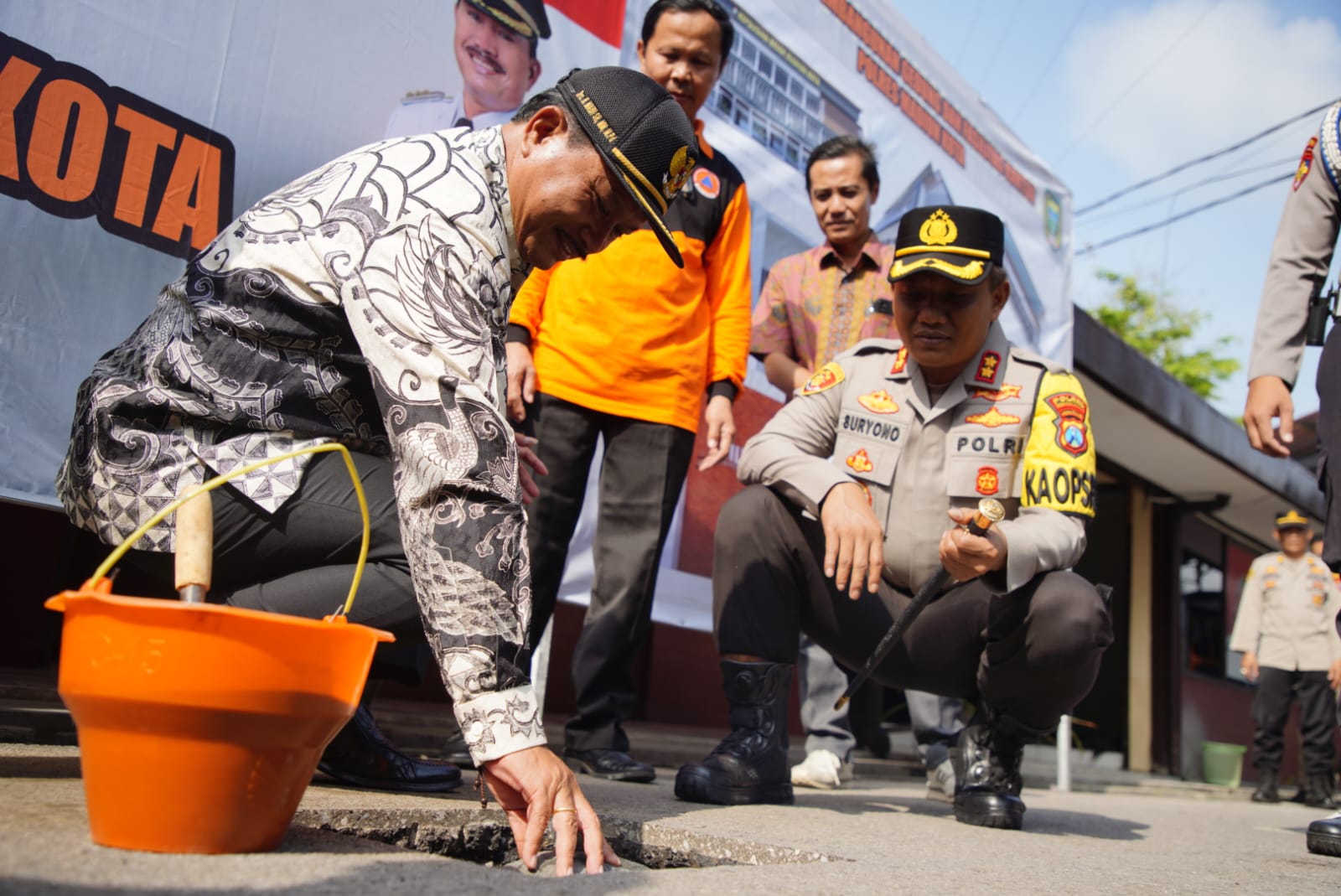 Peletakan Batu Pertama Gedung Polres Madiun Kota, Wali Kota Juga Resmikan Musala
