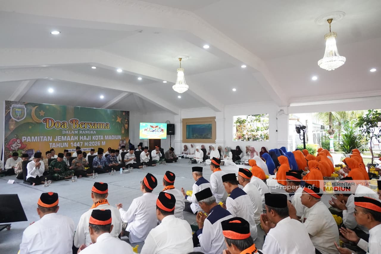 Jelang Keberangkatan Haji, Plt Wali Kota Madiun Ingatkan CJH Jaga Kesehatan dan Ikuti Arahan Pembimbing