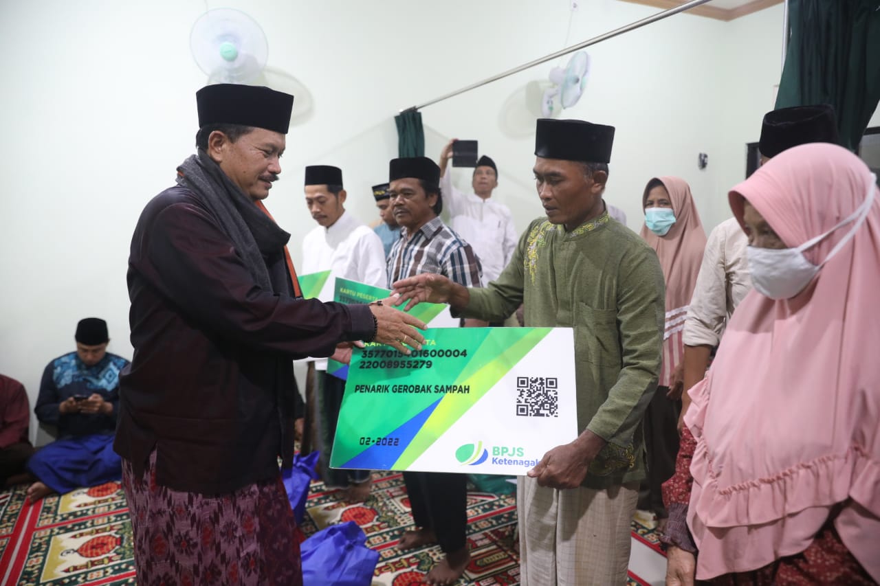 Salat Isya di Mushala Al-Ikhlas Ngegong, Wali Kota Sampaikan Program Pembangunan