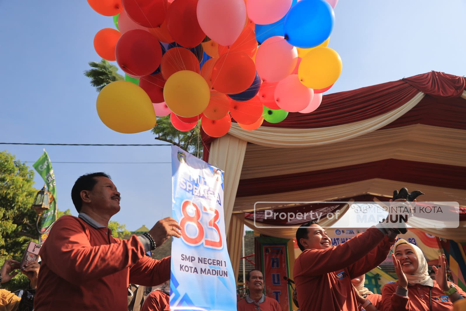 Wali Kota Madiun Apresiasi Pawai SMPN 1, Dorong Tampil di Ajang Apeksi Bali 2026