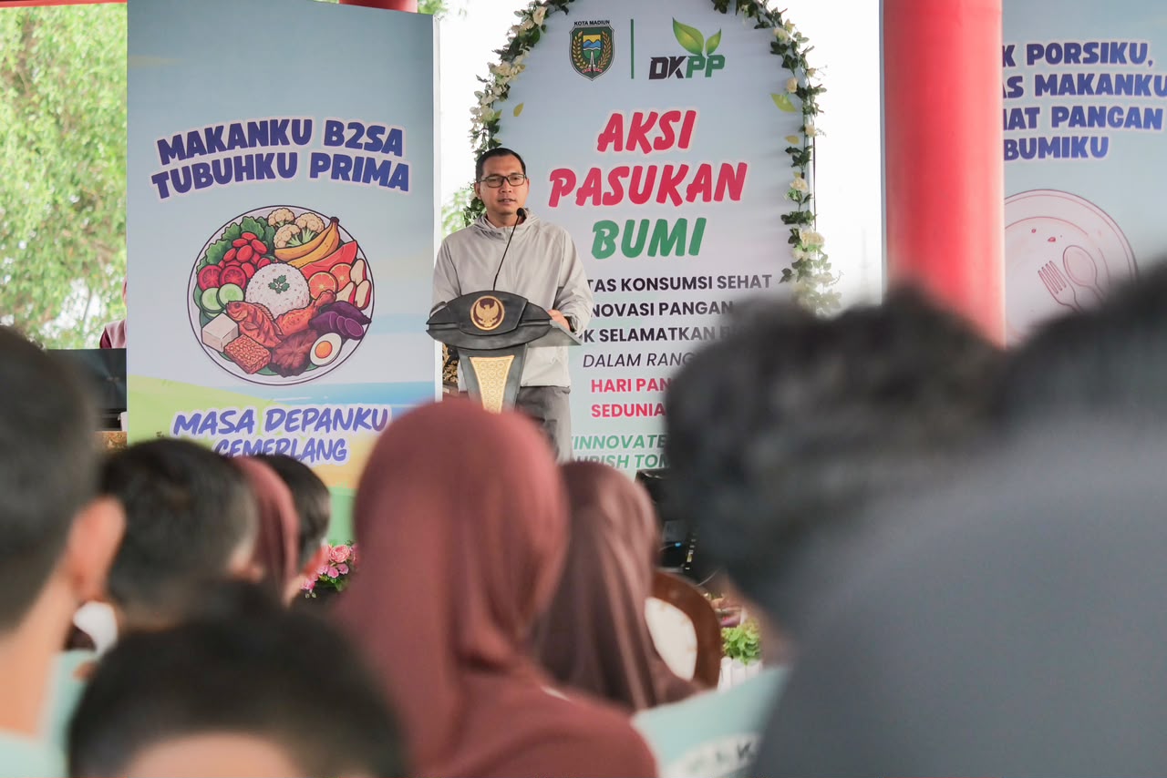 Tanamkan Peduli Pangan Sejak Dini, Pelajar Kota Madiun Turun Langsung Bertani
