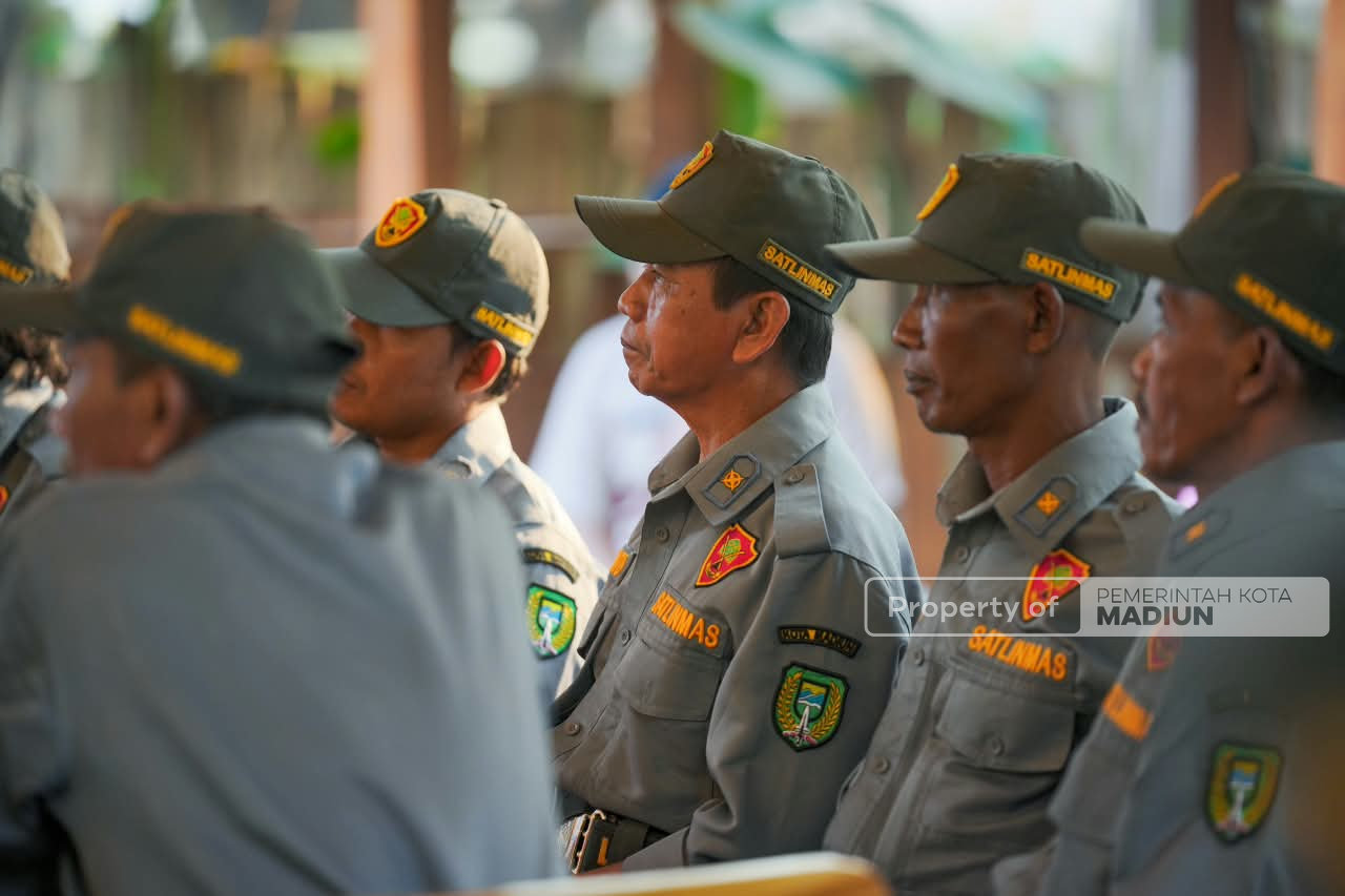 Gelar Sosialisasi, Plt Wali Kota Dorong Satlinmas Aktif Berantas Rokok Ilegal