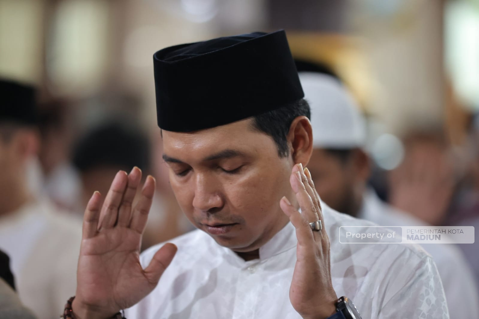 Salat Iduladha di Masjid Baitul Hakim, Plt Wali Kota Madiun Ajak Perkuat Gotong Royong dan Kebersamaan